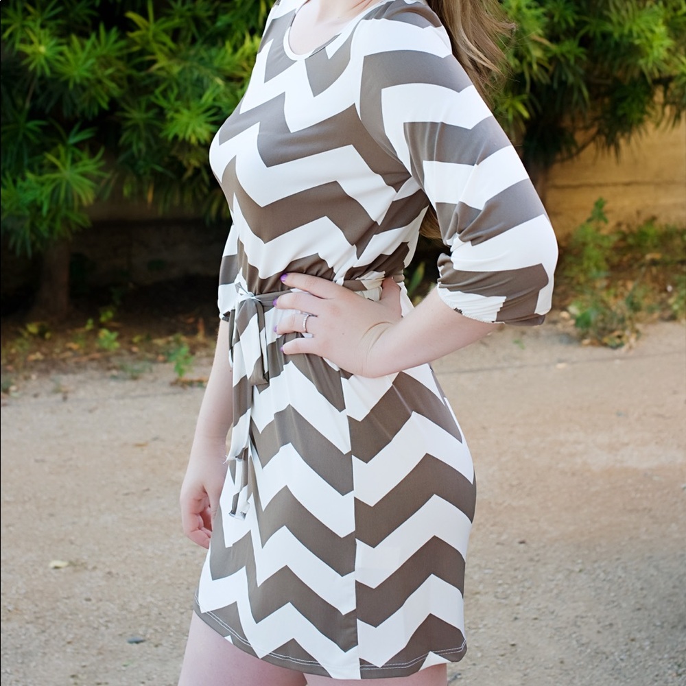 Chevron Khaki and Ivory belted dress - Picture 2 of 3